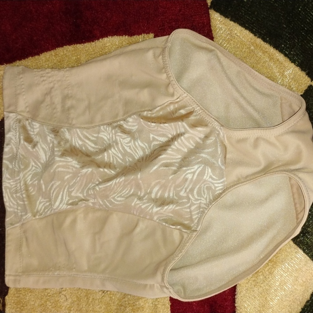 Maidenform Beige Firm Tummy Control High Waist Shaping Brief NUC SZ Small